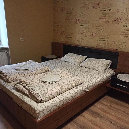 Hostel Q ,15 Хв До Жд Вокзалу Lviv Exteriör bild