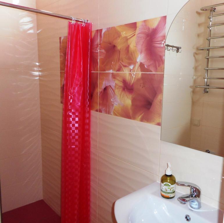 Hostel Q ,15 Хв До Жд Вокзалу Lviv Exteriör bild
