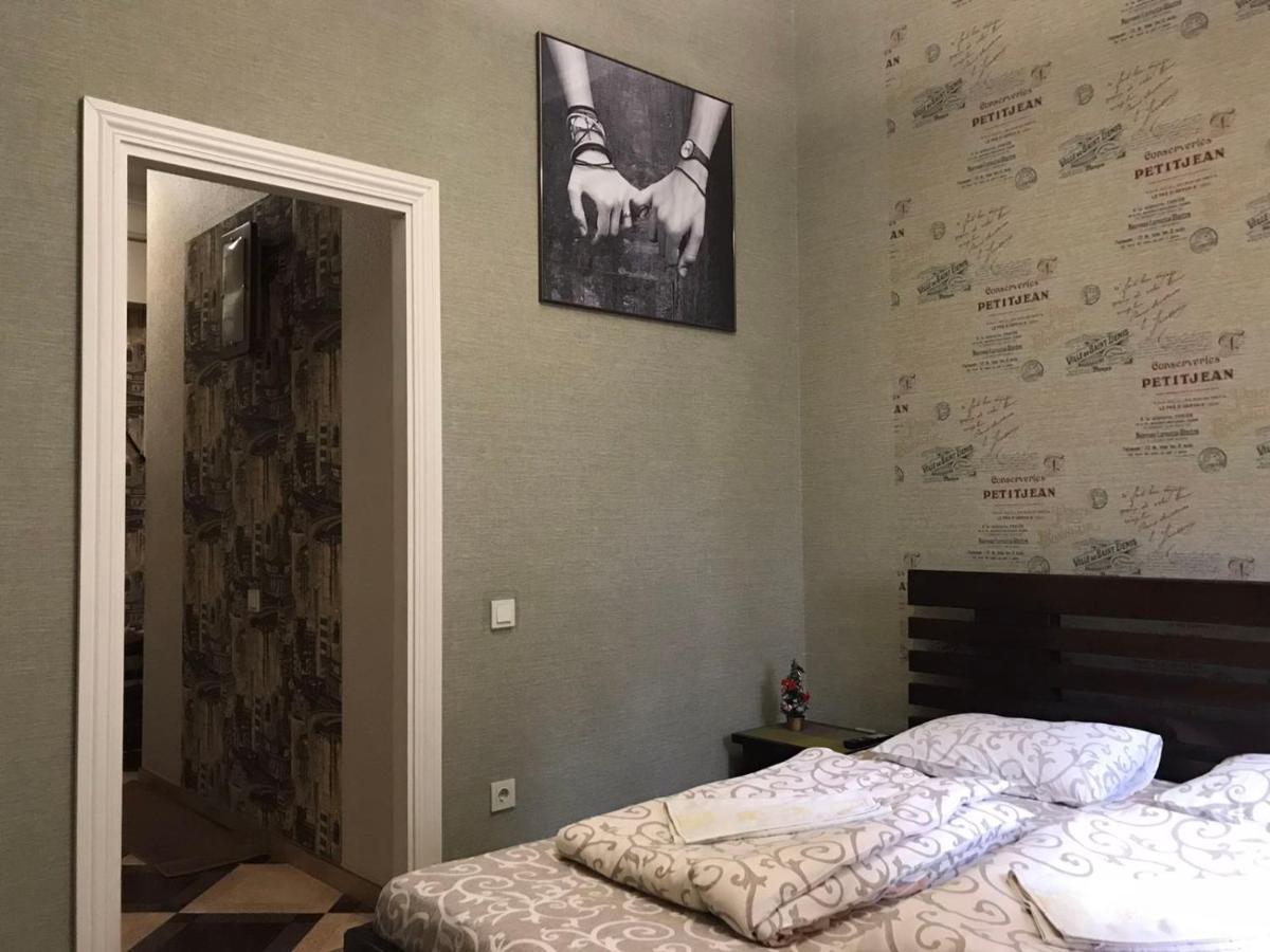 Hostel Q ,15 Хв До Жд Вокзалу Lviv Exteriör bild